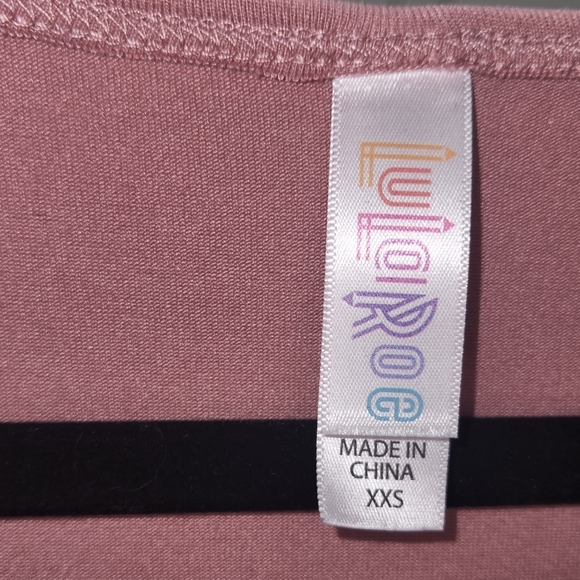 LulaRoe Solid Classic Pink Pullover Short Sleeve Top size XXS - Picture 3 of 5